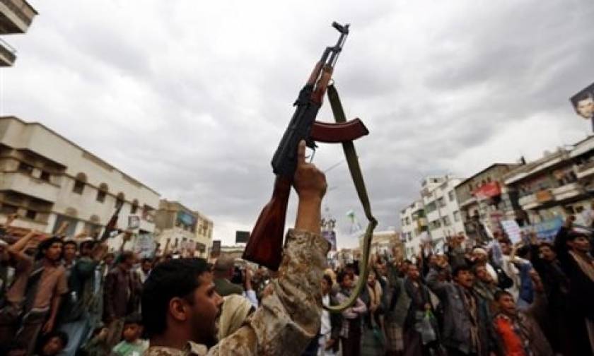 Υεμένη: Η διεθνής συμμαχία βομβάρδισε μια φάλαγγα αρμάτων των Χούτι