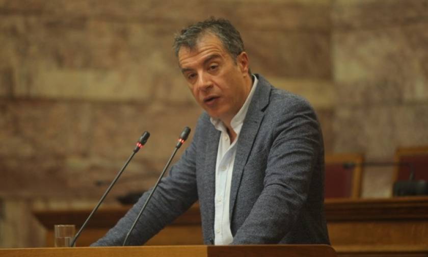 Theodorakis lashes out at government