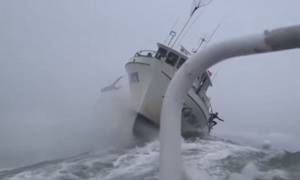 Η πιο εντυπωσιακή εγκατάλειψη σκάφους (video)