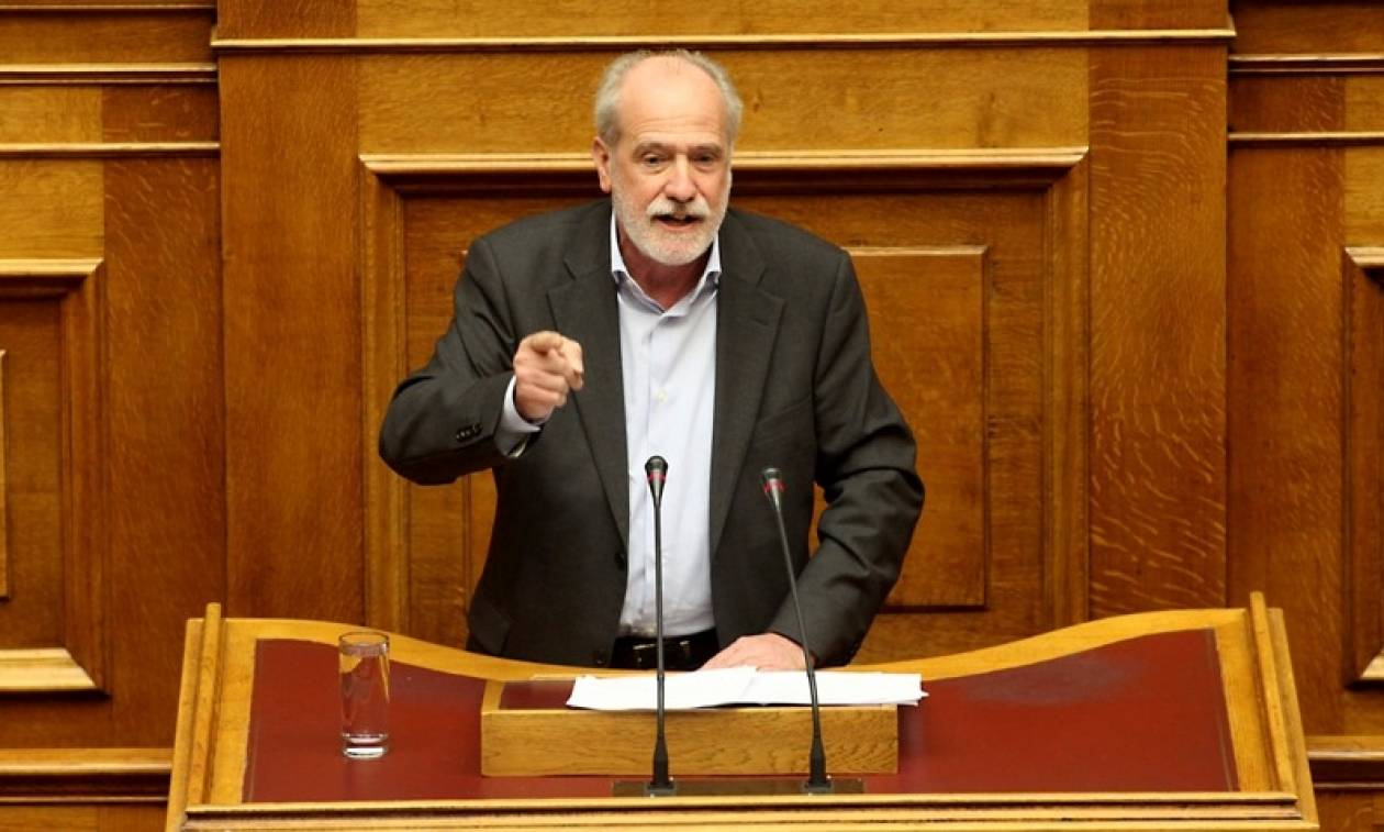 Κουτσούκος: «Τηλεοπτικό σόου» η ενημέρωση του Τσίπρα στη Βουλή