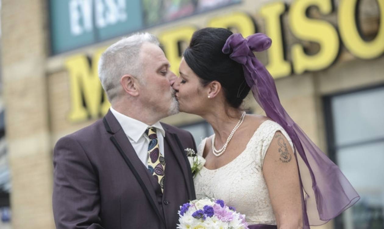 Βρετανία: Παντρεύτηκαν στο... σούπερ μάρκετ! (video)