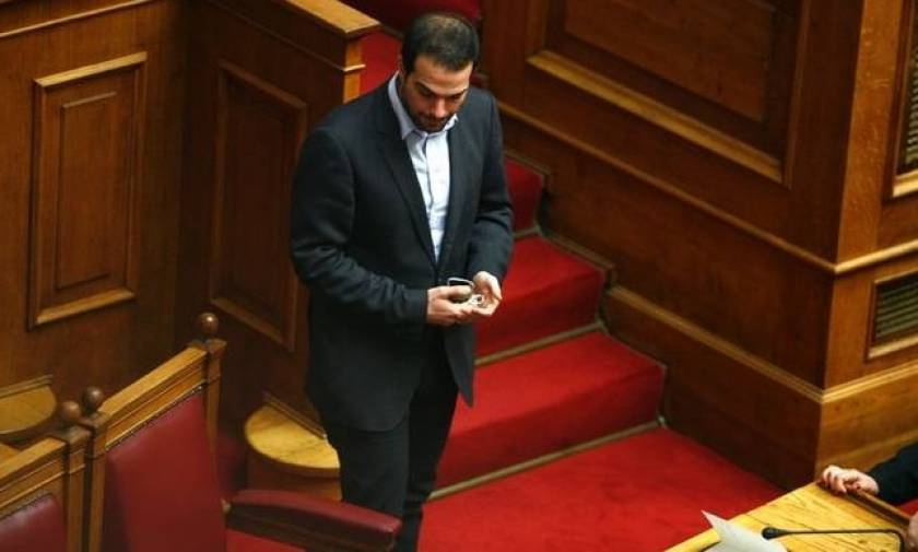 Σακελλαρίδης: Προκλητική και ακατανόητη η εισβολή στο προαύλιο της Βουλής