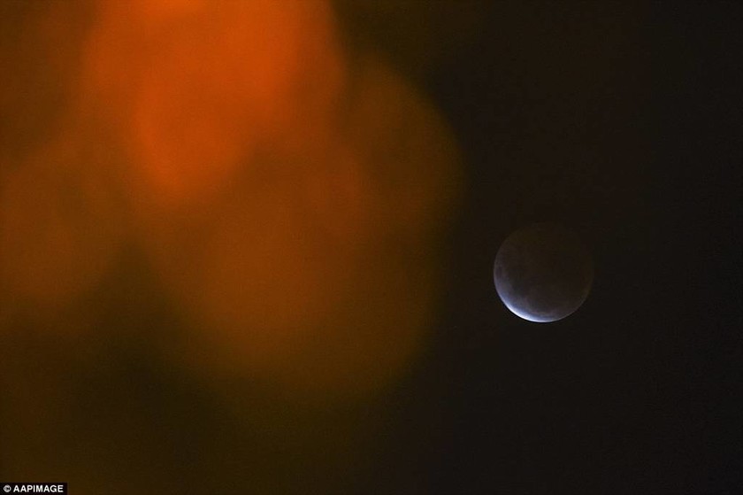 Ματωμένη Σελήνη: Ο ουρανός βάφτηκε κόκκινος στις ΗΠΑ (photos)