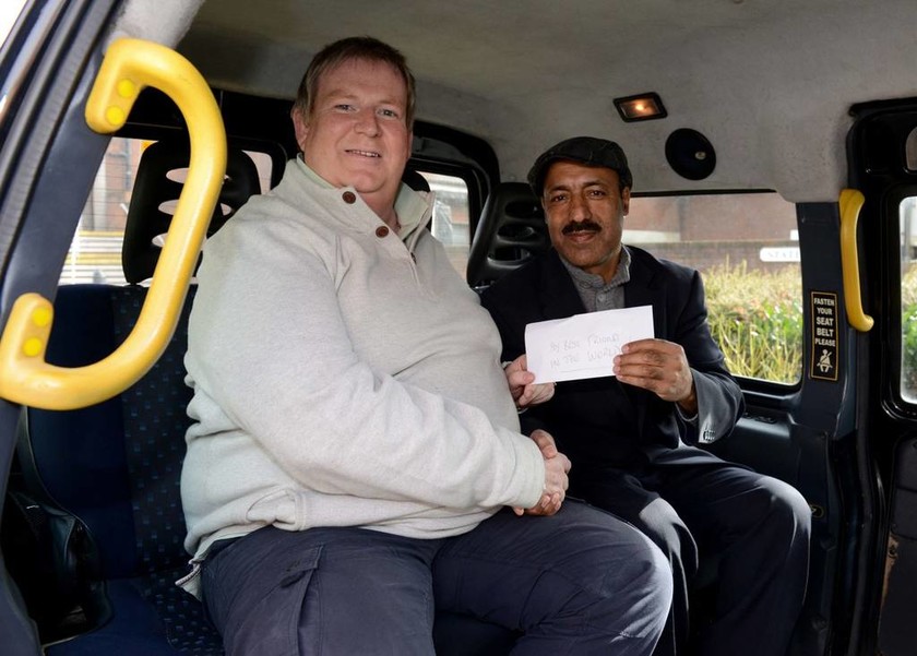 Ο πιο τίμιος ταξιτζής της Βρετανίας: Παρέδωσε τσάντα με 10.000 λίρες (pics)