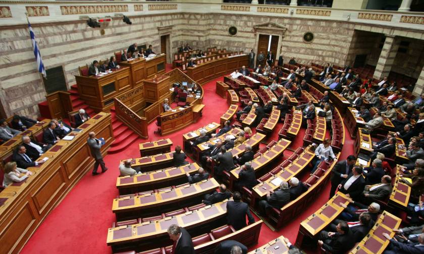 Σκληρή κόντρα Τσίπρα - Σαμαρά στη Βουλή για την Εξεταστική των Μνημονίων