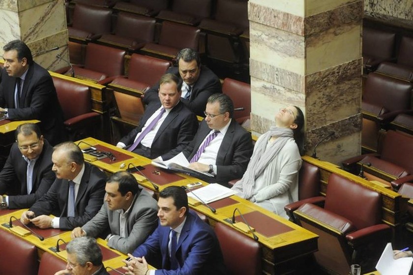 Βουλή: Κάποιοι δεν άντεξαν και... κοιμήθηκαν στα έδρανα! (pics)