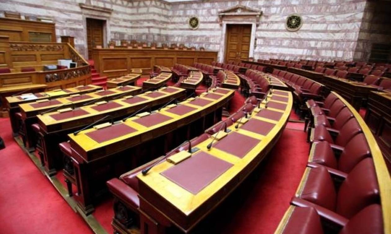 Βουλή: Τοποθετήσεις επί της αρχής του ν/σ για τη δημόσια διοίκηση