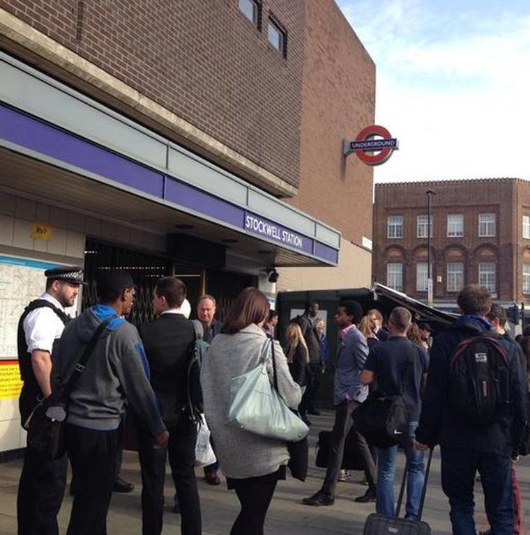 Χάος στο Μετρό του Λονδίνου: Τρένο χτύπησε επιβάτη (photos)