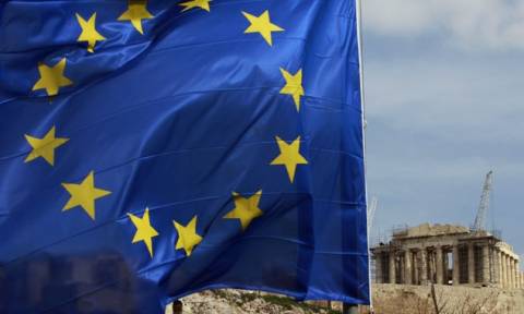 Κομισιόν: Διαψεύδει τα δημοσιεύματα για σχέδιο αποπομπής της Ελλάδας από το ευρώ