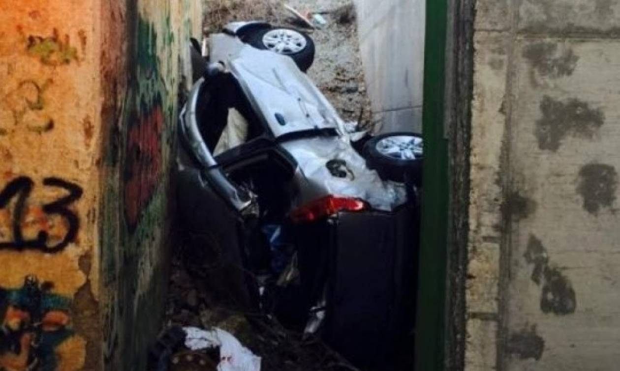 Πάτρα: Αυτοκίνητο σφηνώθηκε ανάμεσα σε δύο γέφυρες - Νεκρός ο οδηγός