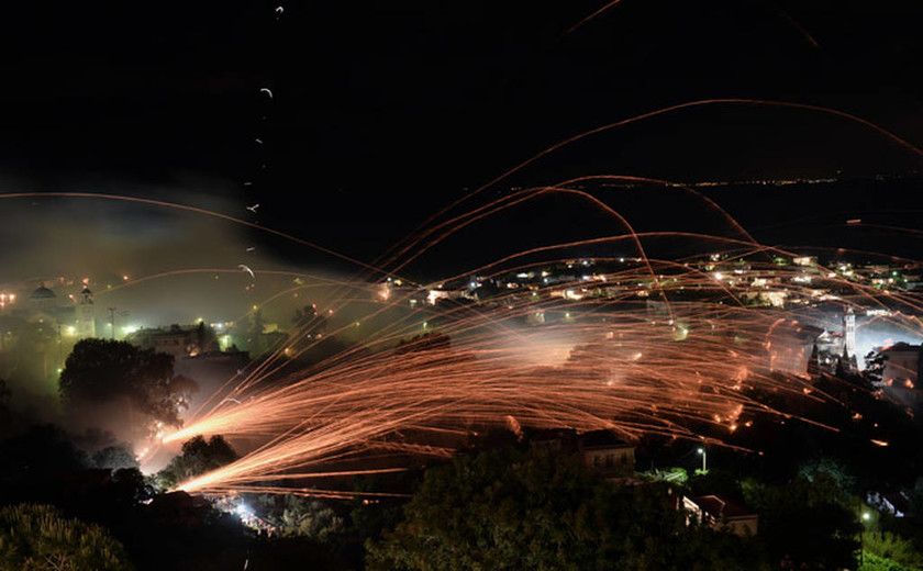 Χίος: Εντυπωσιακές φωτογραφίες από τον ρουκετοπόλεμο
