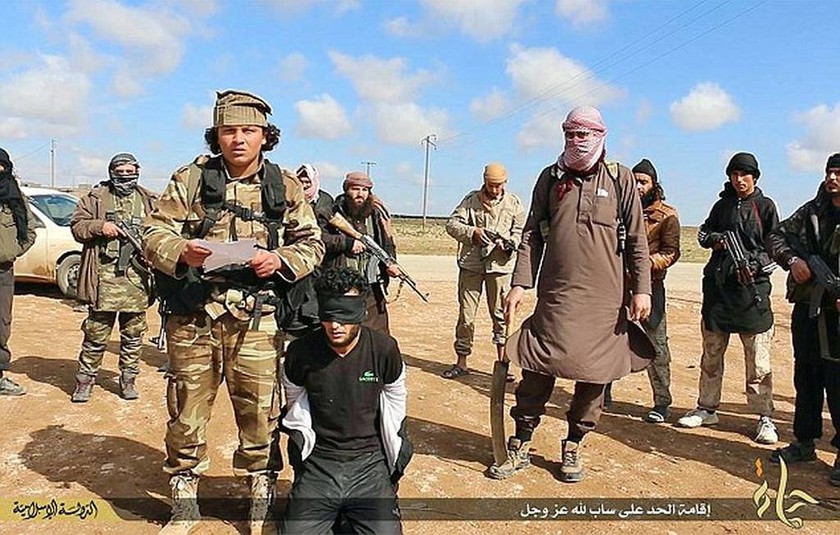 Ισλαμικό Κράτος: Αποκεφάλισαν «βλάσφημο» με μπαλτά (pics)  