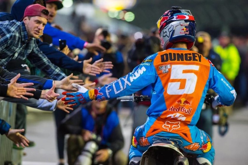 KTM Supercross: Ο Dungey είναι Πρωταθλητής Supercross 2015 (photo&video)