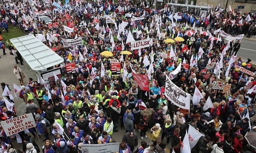 Πολωνία: Ογκώδης διαδήλωση για τα εργασιακά