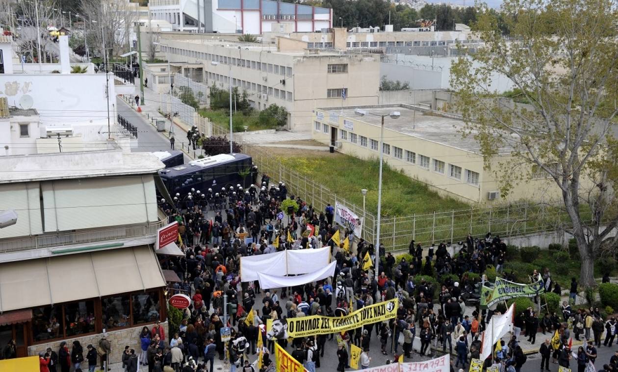 Δίκη Χρυσής Αυγής: Έδιωξαν το Νίκο Ορφανό από τη διαδήλωση στον Κορυδαλλό