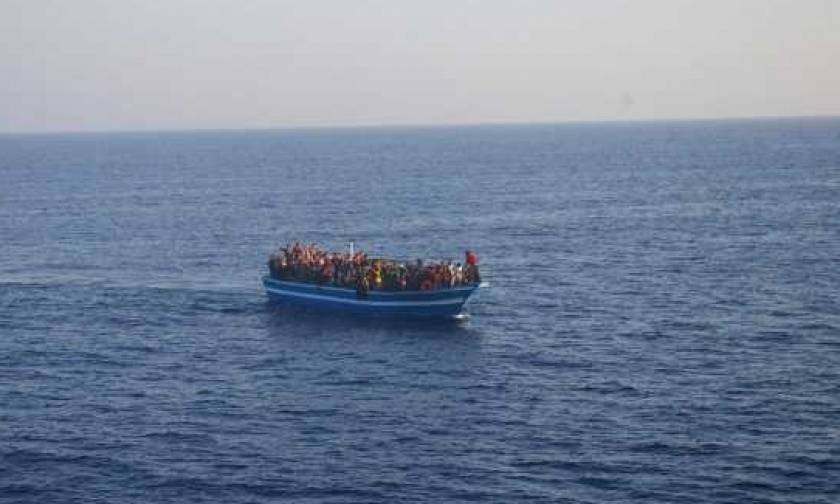 Αναφορές για νέο ναυάγιο στη Μεσόγειο: Βυθίζεται σκάφος με 300 μετανάστες