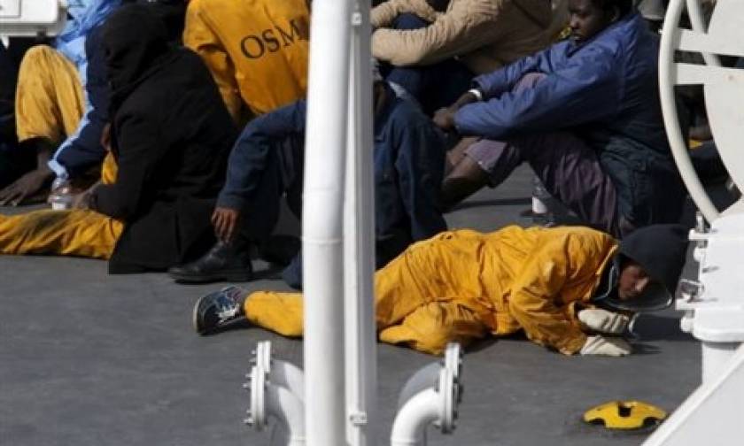 Σήμα κινδύνου από πλοίο με 300 μετανάστες στη Μεσόγειο - Αναφορές για 20 νεκρούς