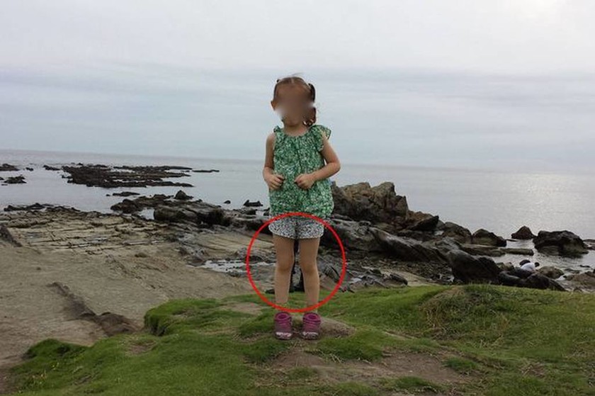Υπάρχει φάντασμα πίσω από το κοριτσάκι; 