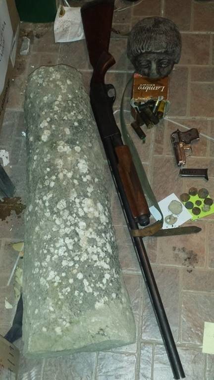 Μεσσαρά: Συλλήψεις για όπλα, σφαίρες και αρχαία (photos)