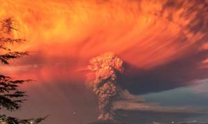 Χιλή: Συναγερμός λόγω έκρηξης ηφαιστείου (video)