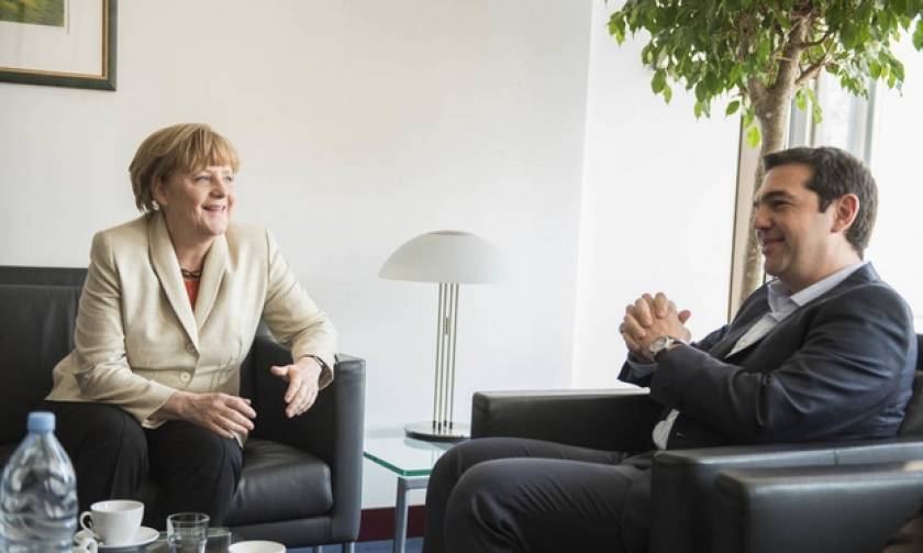 PM Tsipras has phone contact with Chancellor Merkel