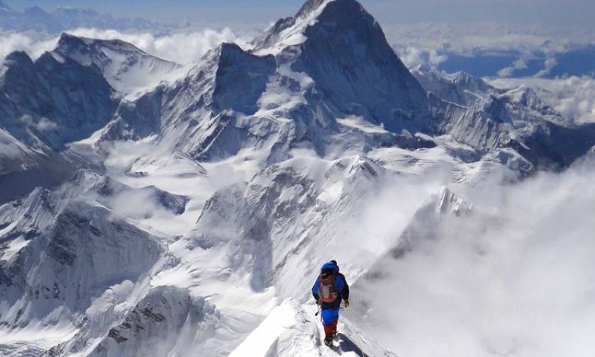 Η Κίνα ανέστειλε τις ορειβατικές αποστολές στο Έβερεστ λόγω του σεισμού