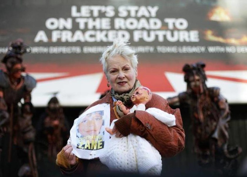 Εκστρατεία σχεδιάστριας κατά του fracking με ακρωτηριασμένο «μωρό» (video+photos)
