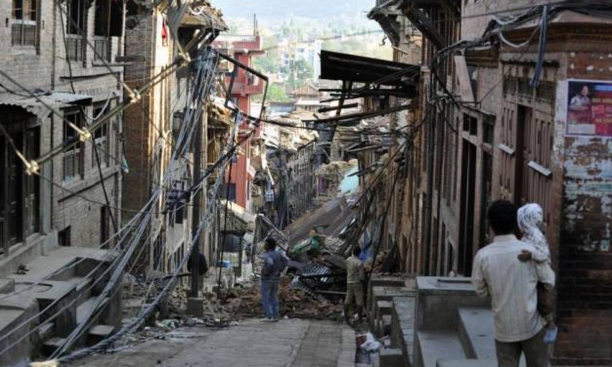 Σεισμός στο Νεπάλ: Φόβοι ότι οι νεκροί μπορεί φθάσουν τις 10.000