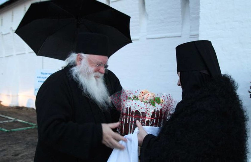 Η δεξιά χείρα του Αγ. Γεωργίου στην Ιερά Μονή Τόλγκα-Γιάροσλαβ (pics)