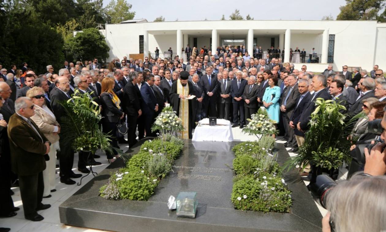 Παρουσία του ΠτΔ το ετήσιο μνημόσυνο για τον Κωνσταντίνο Καραμανλή