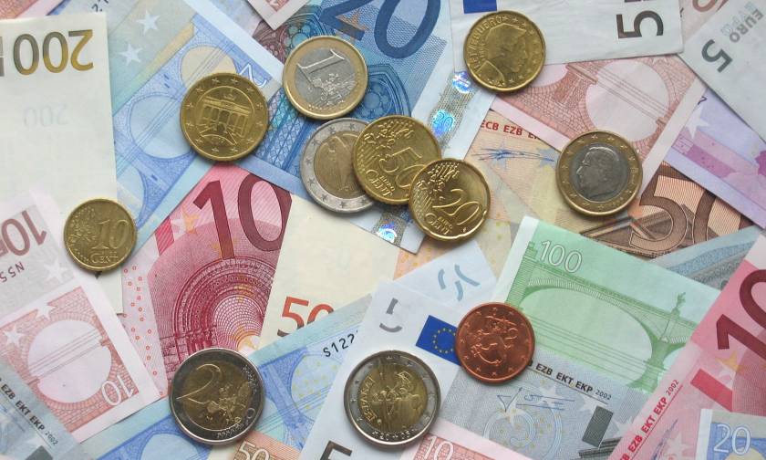 Κοντά σε υψηλό τριών εβδομάδων το ευρώ, λόγω Ελλάδας