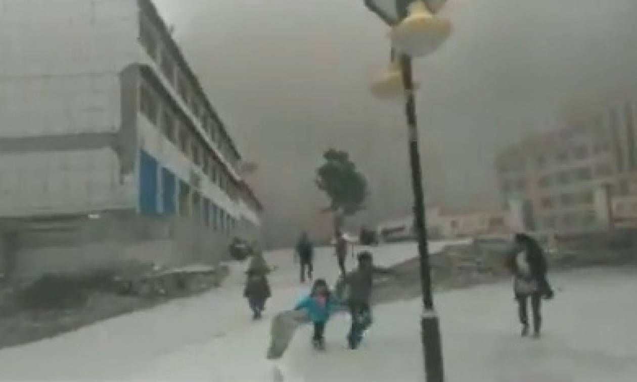 Νέο βίντεο: Η στιγμή που ο σεισμός χτυπάει το Θιβέτ