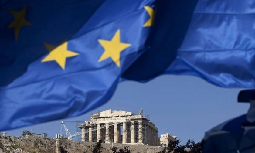 Bloomberg View: Η Ελλάδα είναι κολλημένη με το ευρώ