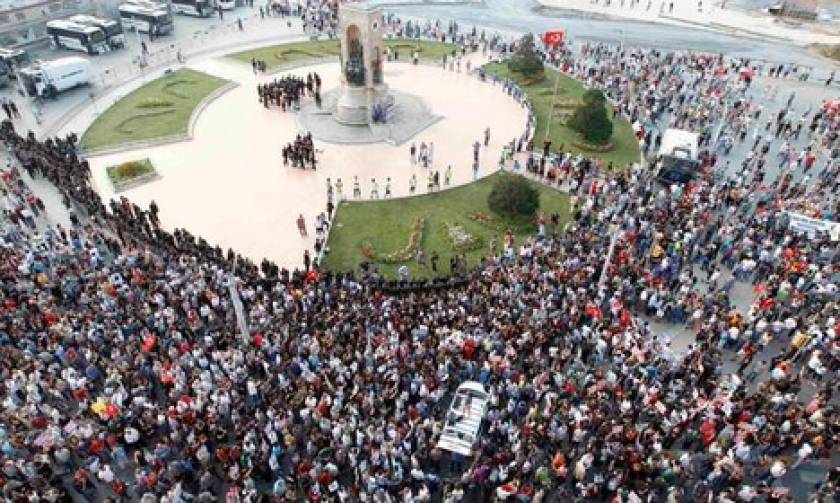Τουρκία: Χιλιάδες αστυνομικοί απέκλεισαν την πλατεία Ταξίμ