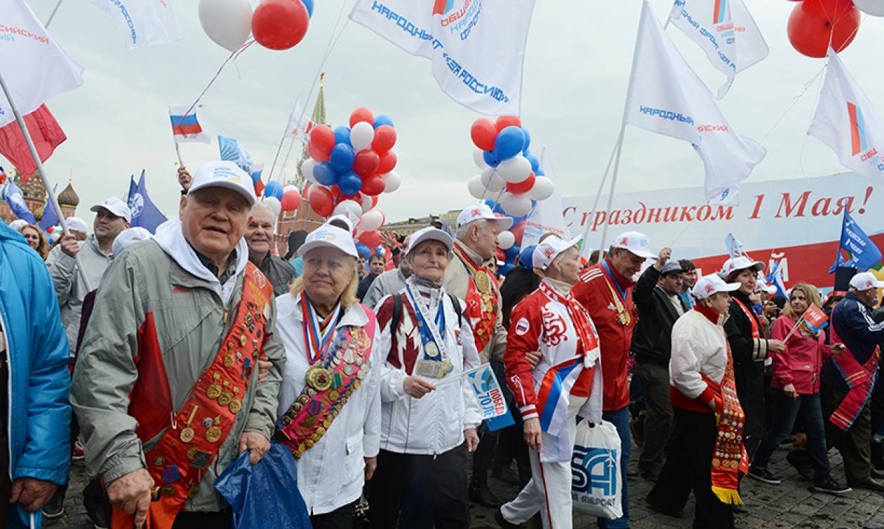 Ρωσία: 100.000 διαδηλωτές στην Κόκκινη Πλατεία για την Εργατική Πρωτομαγιά