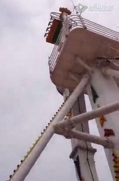 Σοκαριστικό δυστύχημα στην Κίνα: Έπεσαν στο κενό από τα 20 μέτρα! (video)