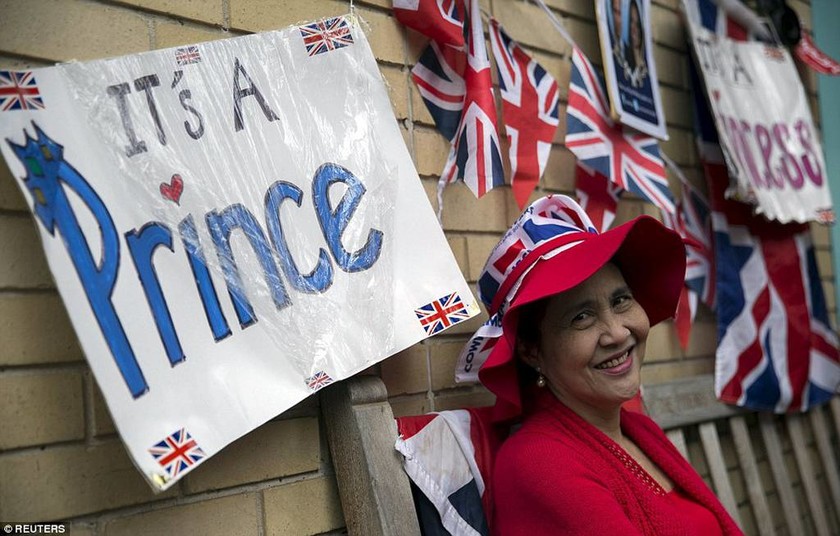 Στη Βρετανία ασχολούνται με το πριγκιπικό βρέφος (photos)