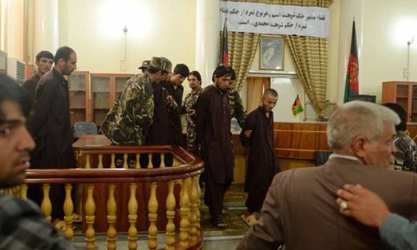 Ξεκίνησε η δίκη των κατηγορούμενων για λιντσάρισμα 27χρονης Αφγανής