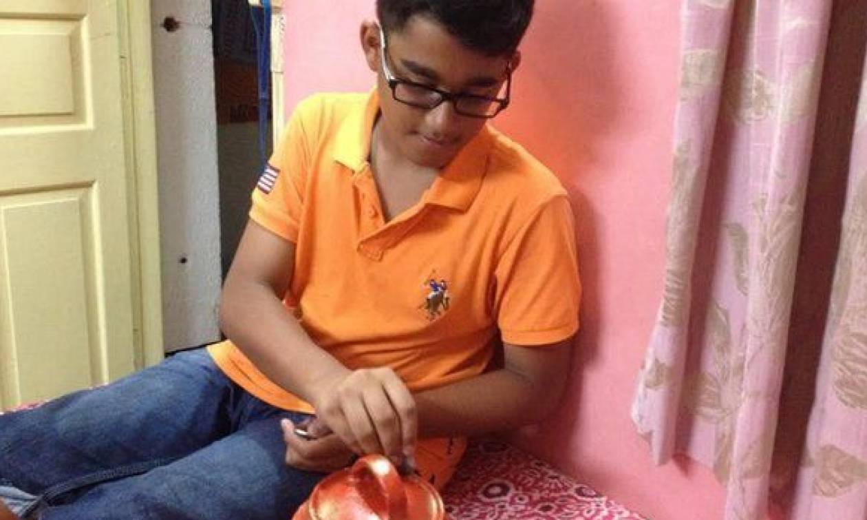 Δωδεκάχρονος έσπασε τον κουμπαρά του για να βοηθήσει τους Νεπαλέζους