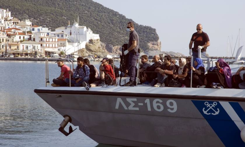 Δεκάδες μετανάστες εντοπίστηκαν στο Αιγαίο τις τελευταίες ώρες