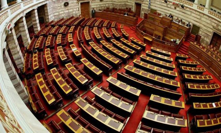 Βουλή: Αντιπαράθεση με το... καλημέρα στη συζήτηση του ν/σ για τη δημόσια διοίκηση