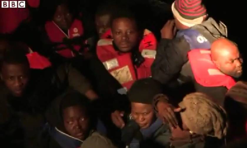 Το BBC στη Λέρο: Εικόνες από την επιχείρηση διάσωσης μεταναστών (video)