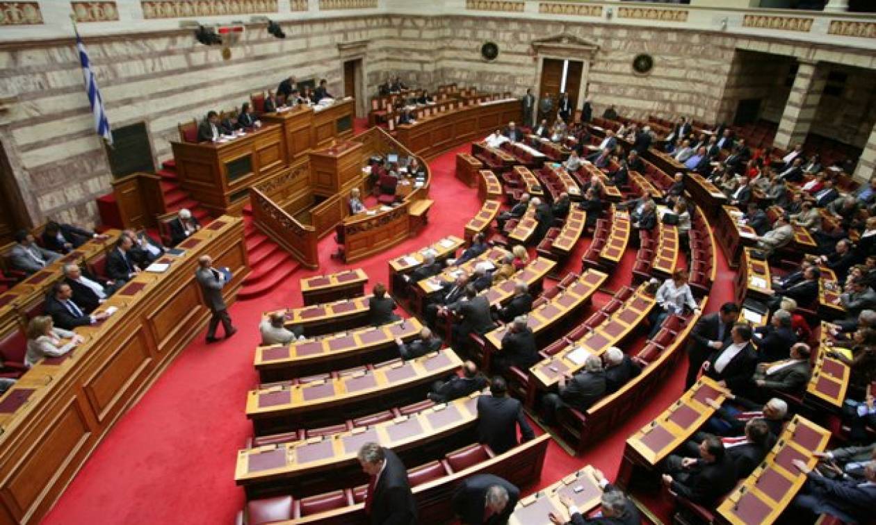 Βουλή: Ψηφίστηκε το νομοσχέδιο «Εκδημοκρατισμός της Διοίκησης»