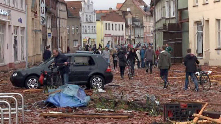 Γερμανία: Ένας νεκρός από την ισχυρή καταιγίδα που σάρωσε τα Βόρεια (videos & pics)