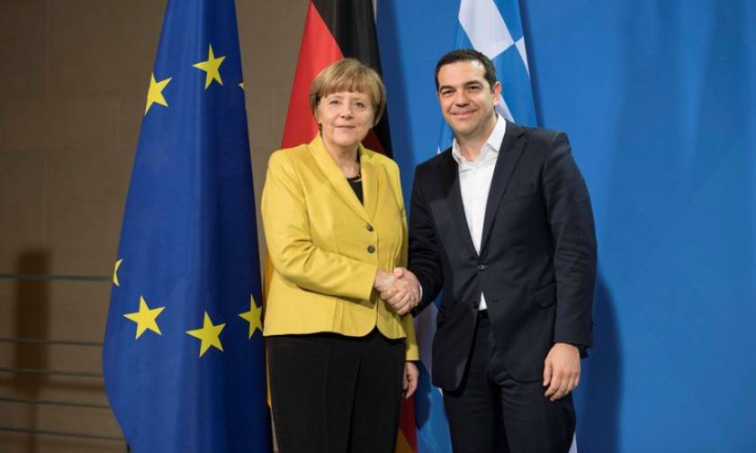 Η Μέρκελ κάνει τα πάντα για την παραμονή της Ελλάδας στην Ευρωζώνη