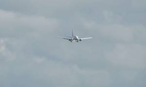 Δραματική προσγείωση αεροσκάφους στη Βρετανία (video)