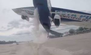 Βίντεο που κόβει την ανάσα: Αεροπλάνο παραλίγο να συγκρουστεί με… σκάφος!
