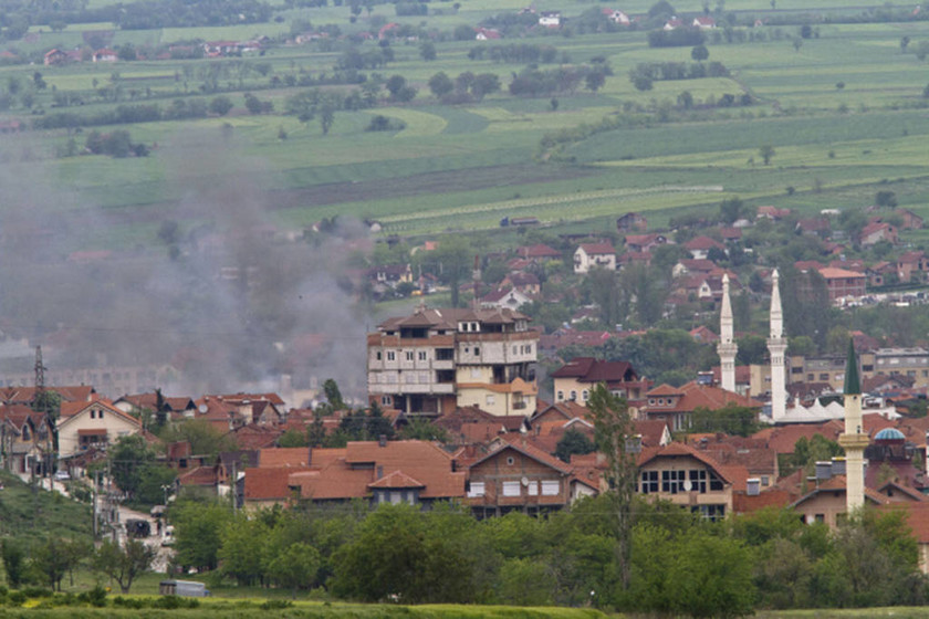 Σκόπια: Βομβαρδισμένο τοπίο η αλβανόφωνη συνοικία στο Κουμάναβο (photos) 