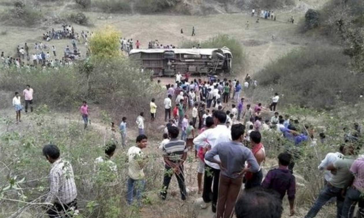 Ινδία: Τουλάχιστον 23 νεκροί σε τροχαίο δυστύχημα με λεωφορείο