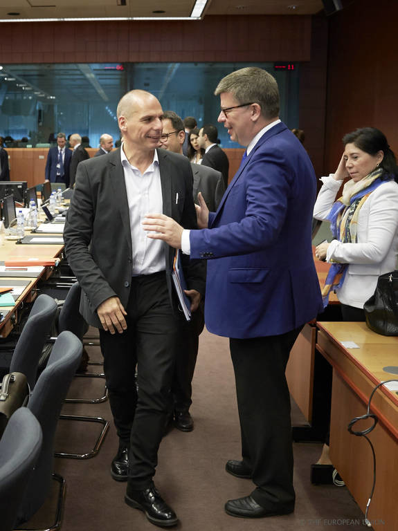 «Περιζήτητος» ο Βαρουφάκης στο Eurogroup (pics)